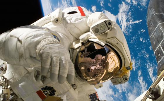 Дали жените астронавти са по-подходящи за космоса от мъжете?