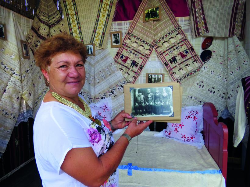 Таня Дукова показва колекцията си от снимки на бесарабски българи, част от които са заснети преди повече от 200 години. 