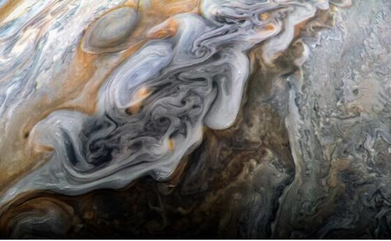 Юпитер показва някои от своите спътници