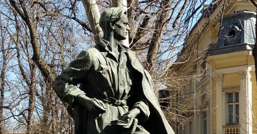 Паметникът на Вапцаров в София, снимка: Youtube