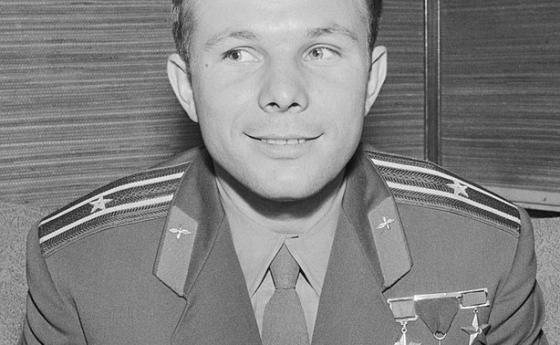 Гагарин в руски асансьор