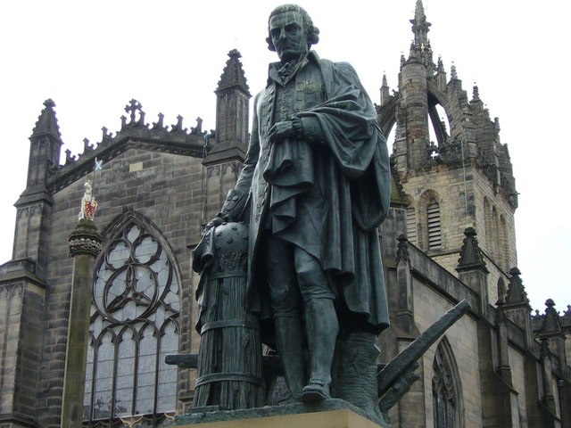 Паметник на Адам Смит в Единбург