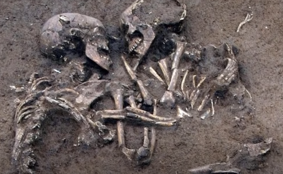 В Северен Китай откриха прегърнати скелети на 1600 години