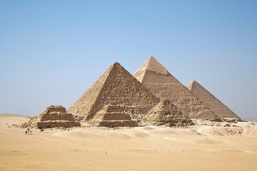 Пирамидите в Гиза май не са дело на извънземните